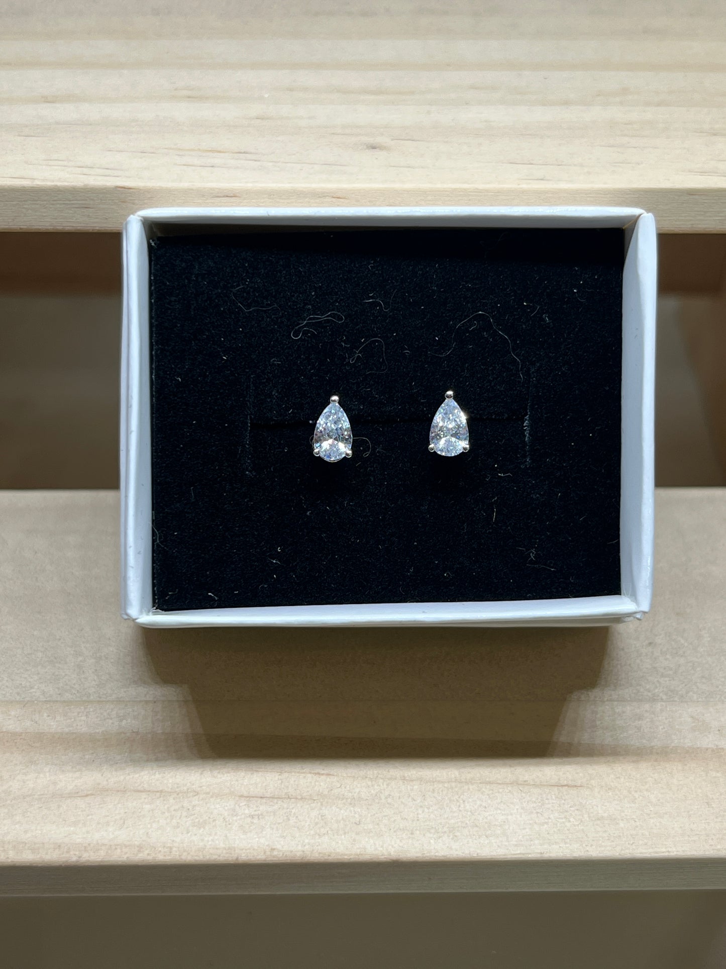 Tear Drop Studs - Clear 4mm