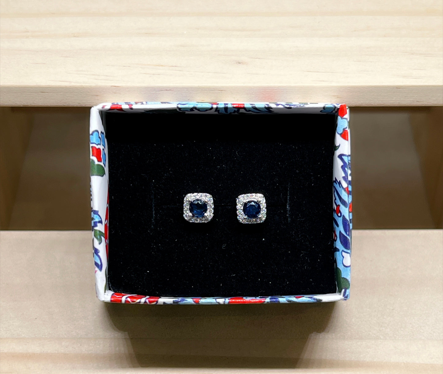 Square 4 claw Fancy Earrings