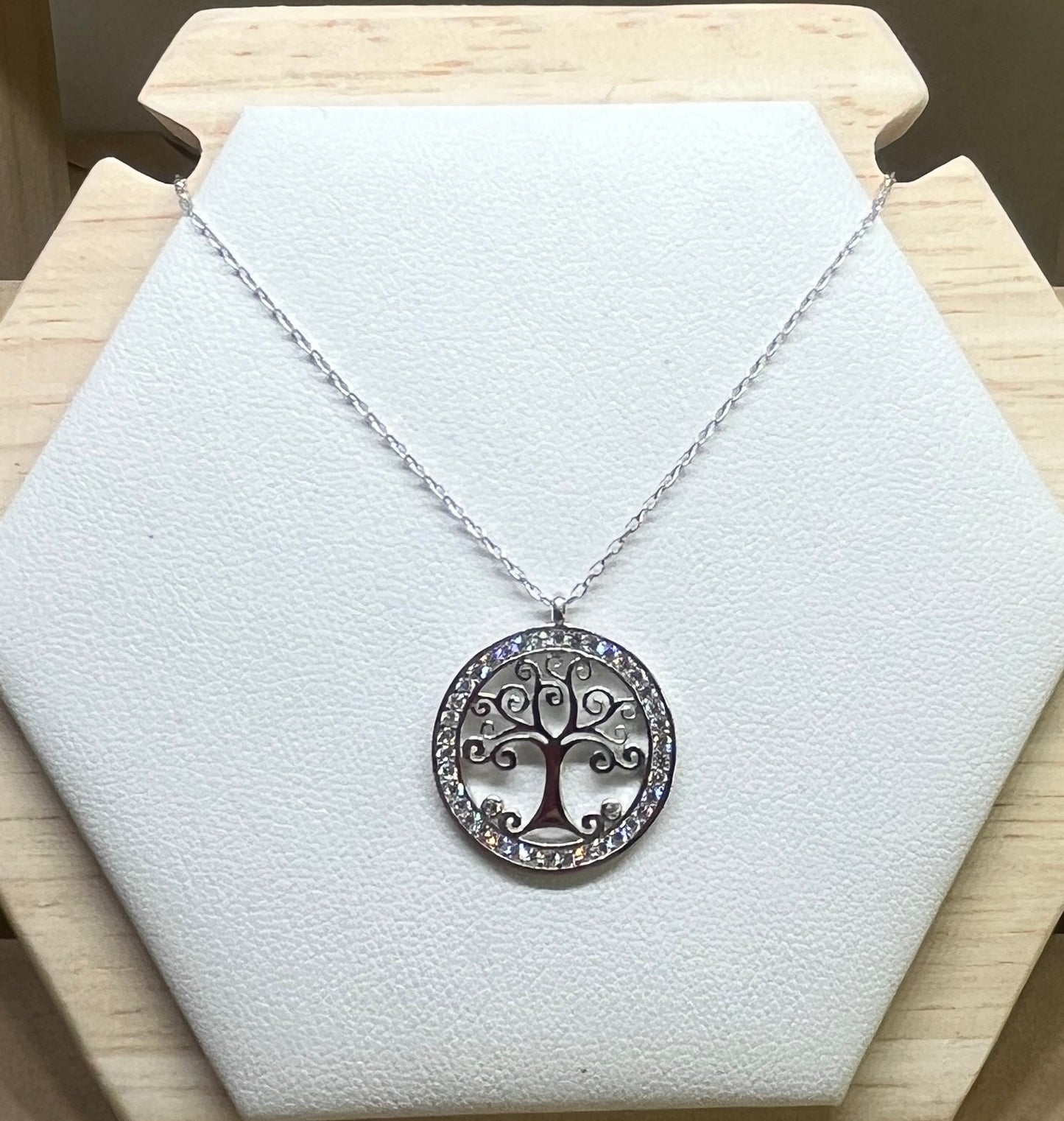 Stunning Round Tree of Life necklace