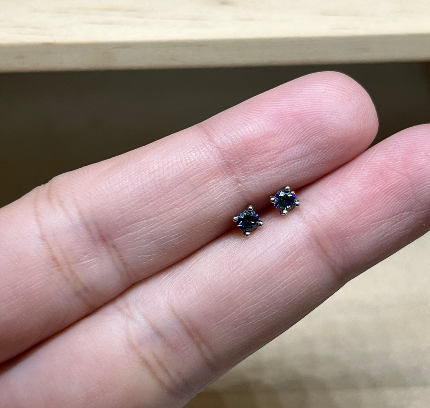 Classic 4-Claw studs - Blackish/Purple