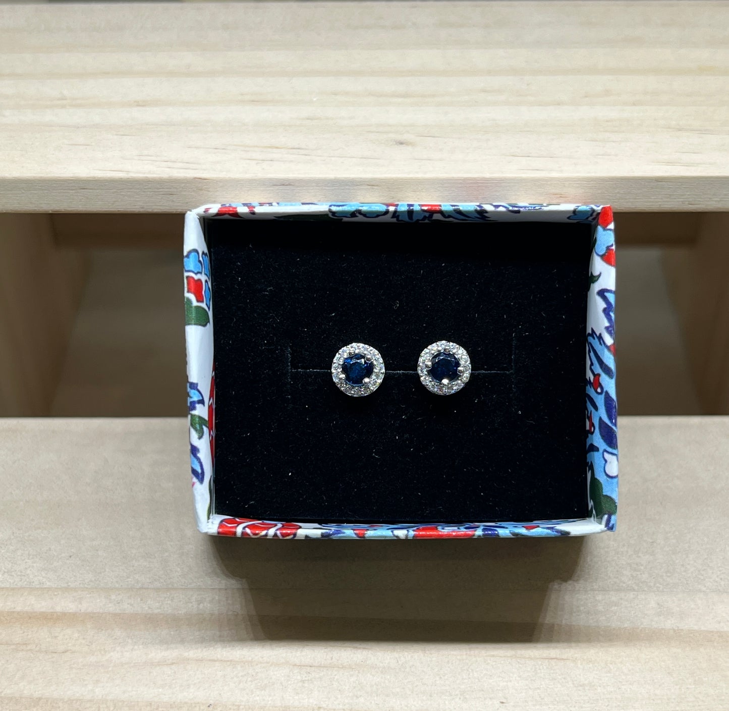 Round 4-Claw Fancy Earrings