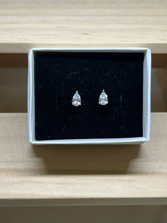 Tear Drop Studs - Clear 4mm